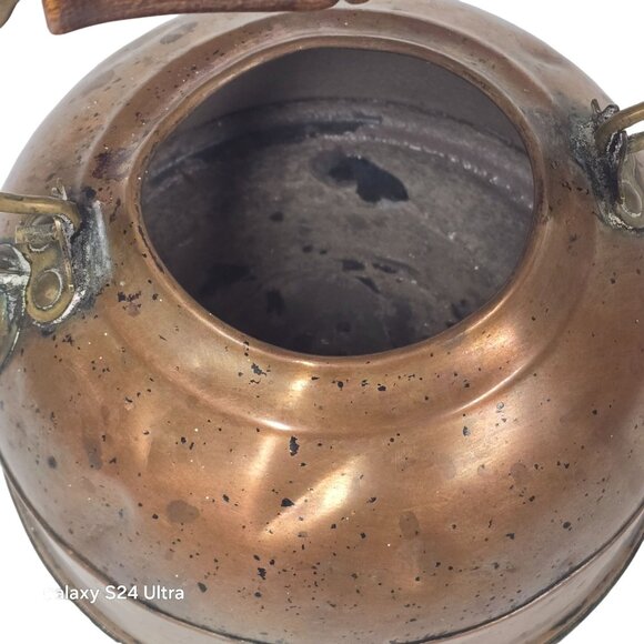 Vintage Copper Hammered Teapot With Wooden Handle Rustic Farmhouse Kitchen Decor - Picture 7 of 12
